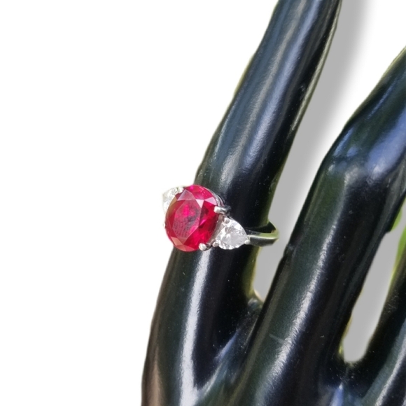 STERLING SILVER, RUBY & CZ VINTAGE KOREA LADIES RING - Picture 2 of 6